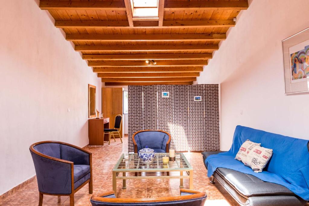 A seating area at Solari Cosy Studio 1