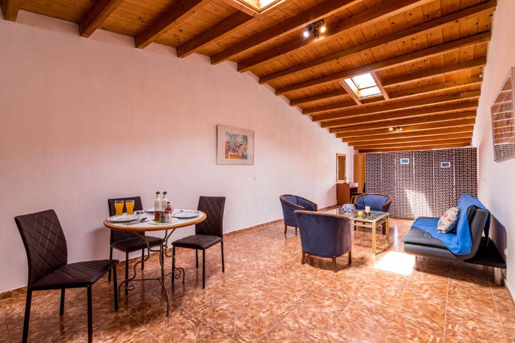 A seating area at Solari Cosy Studio 1