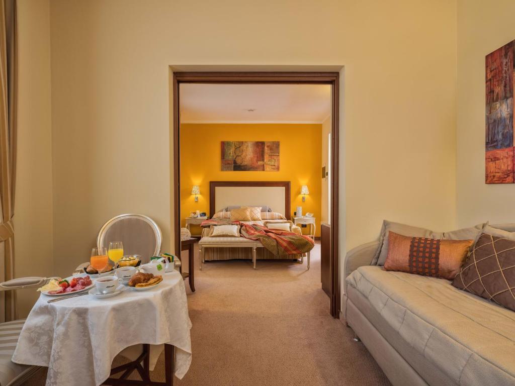 Postel nebo postele na pokoji v ubytování Hotel For You