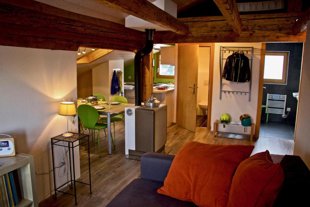 Kuchyň nebo kuchyňský kout v ubytování Appartement sous les combles - Chalet La Biolle - Vercorin