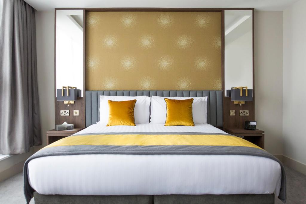Ένα ή περισσότερα κρεβάτια σε δωμάτιο στο Iveagh Garden Hotel
