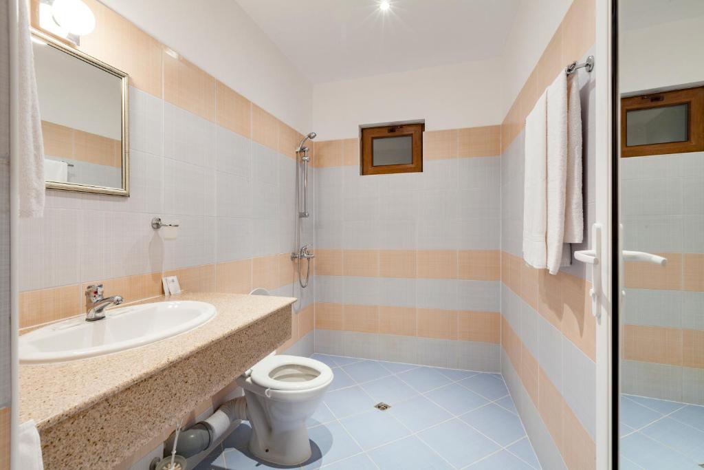 Koupelna v ubytování Sinia Vir Eco Residence