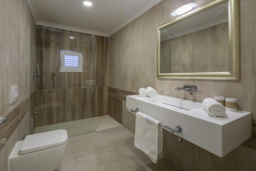 Ein Badezimmer in der Unterkunft Villa Mandalinic