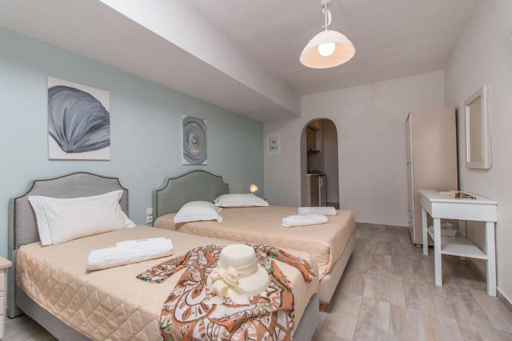 Łóżko lub łóżka w pokoju w obiekcie Almiriki Naxos Beachside Living