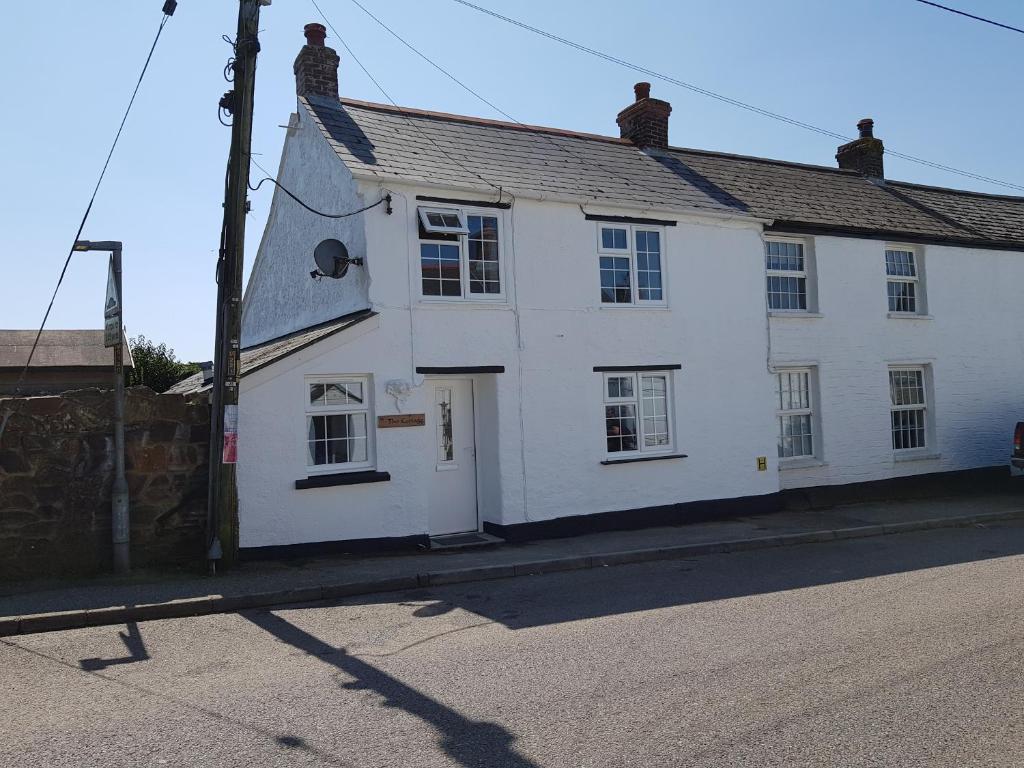 a white building on the side of a street at The Cottage in Probus