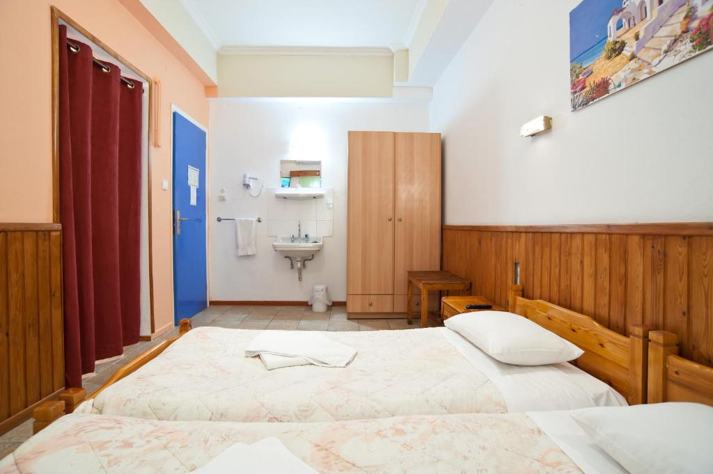 Postel nebo postele na pokoji v ubytování Hotel Athina