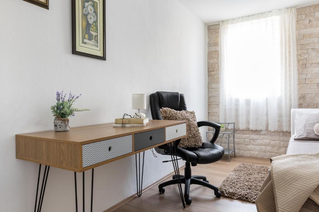 Posedenie v ubytovaní Split City apt in Firule beach area