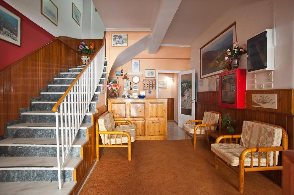 TV a/nebo společenská místnost v ubytování Hotel Athina