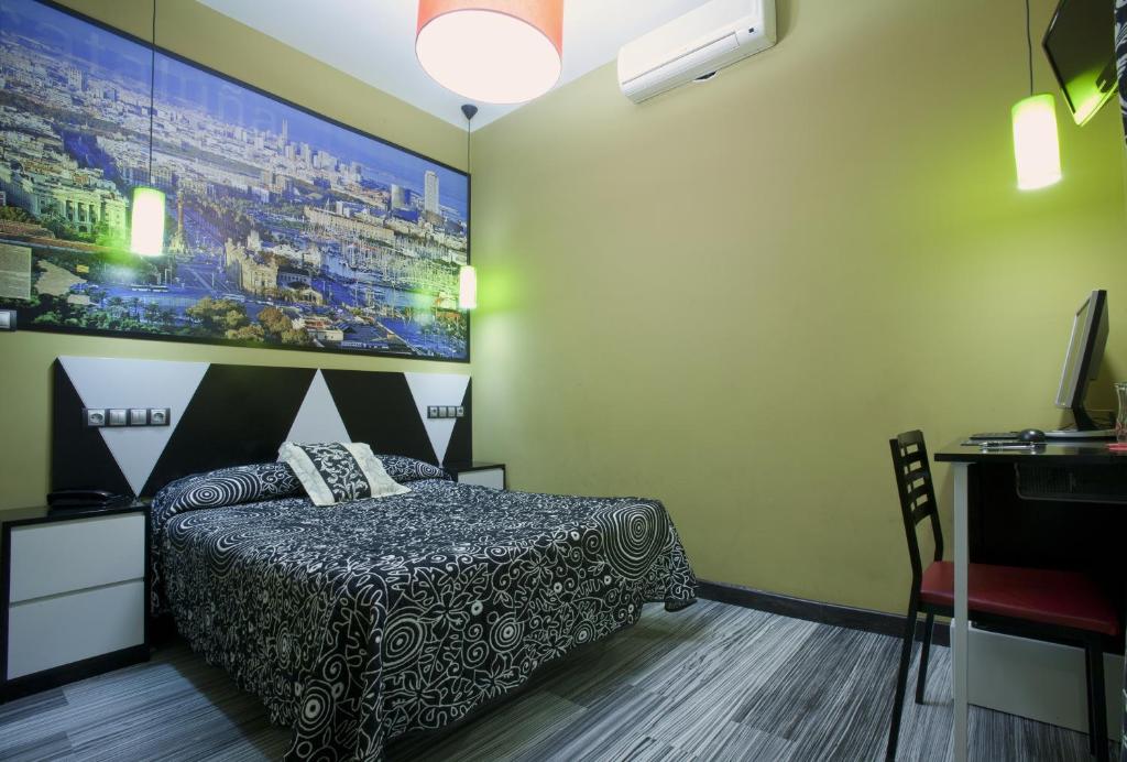Postel nebo postele na pokoji v ubytování JC Rooms Santa Ana