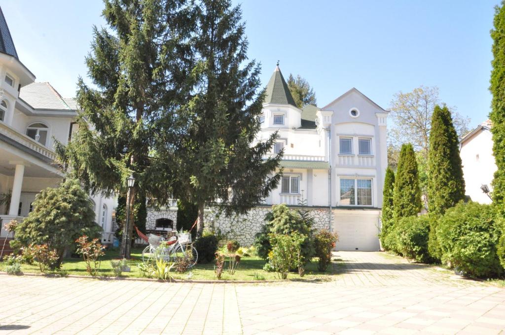 a house with a bike parked in the driveway at Vila Kraljica in Vrdnik