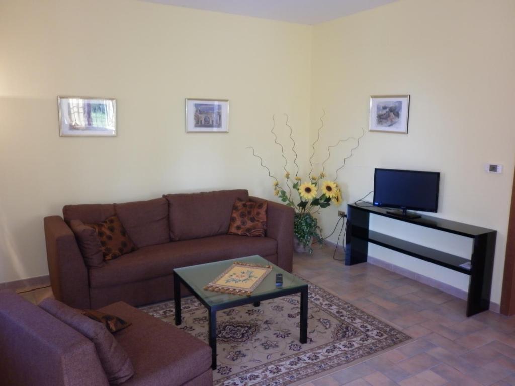 A television and/or entertainment centre at Villa Jolanda