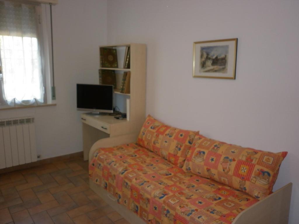 A television and/or entertainment centre at Villa Jolanda