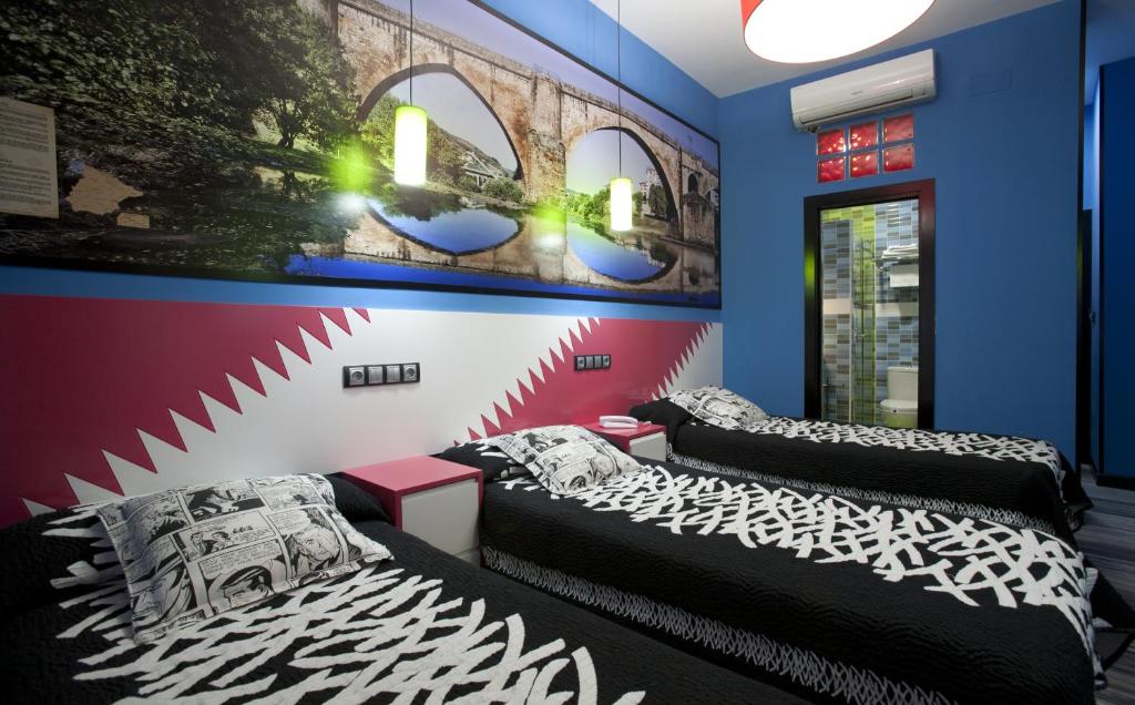 Postel nebo postele na pokoji v ubytování JC Rooms Santa Ana