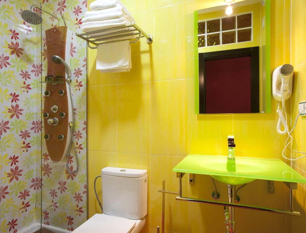 Koupelna v ubytování JC Rooms Santa Ana