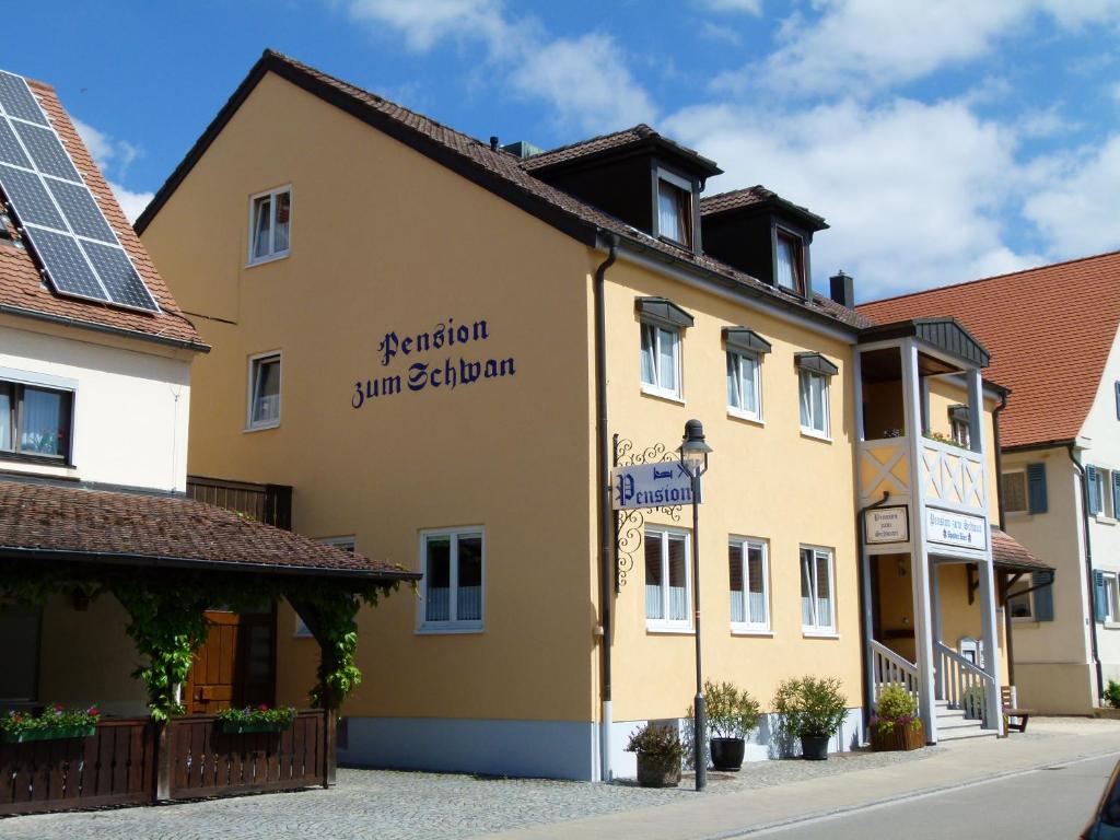 a yellow building with the words argentinian sun settlement on it at Pension "Zum Schwan" in Muhr amSee