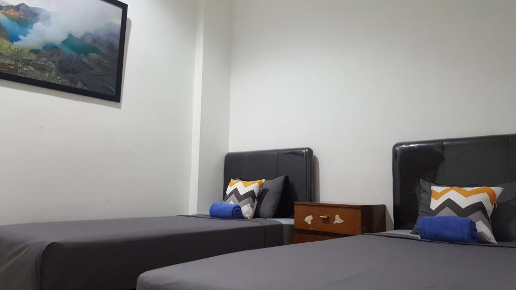 Letto o letti in una camera di MADOR Malang Dorm Hostel