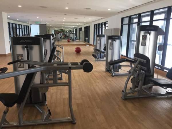 Fitness centrum a/nebo fitness zařízení v ubytování Charming Bedroom - next to train station at Est Bangsar