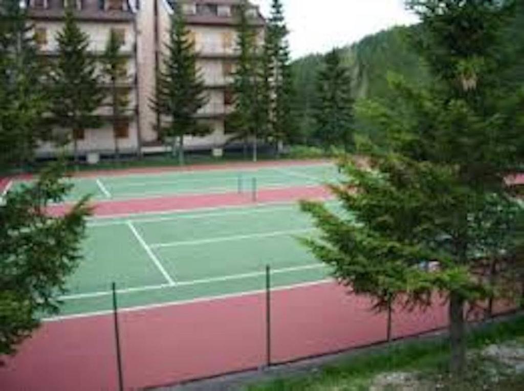 Tenis a/nebo squash v ubytování RESIDENCE ALTAIR Via Roma 13 nebo okolí