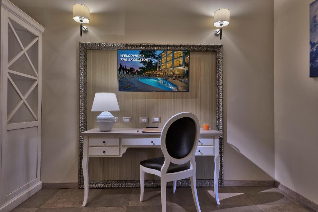 TV a/nebo společenská místnost v ubytování Hotel Excelsior Le Terrazze