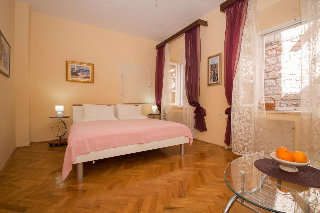 Postel nebo postele na pokoji v ubytování Apartments Sunny Town