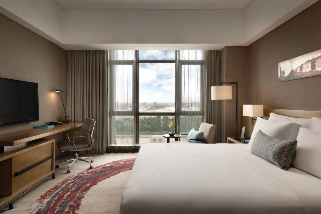 Postel nebo postele na pokoji v ubytování Wyndham JinJiang Hotel