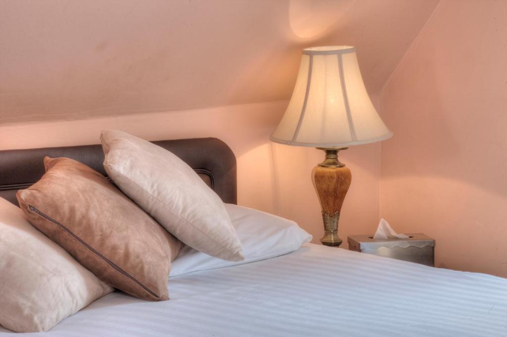 Postel nebo postele na pokoji v ubytování Kilchrenan House