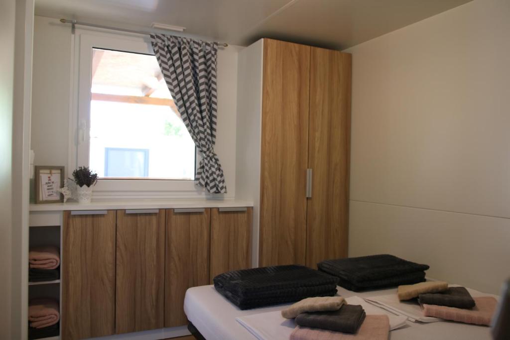 Postel nebo postele na pokoji v ubytování Mobile home Laurus