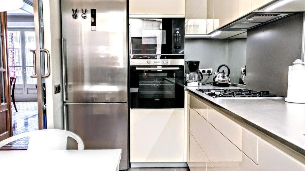 Kuchyňa alebo kuchynka v ubytovaní BizFlats Eixample Apartments