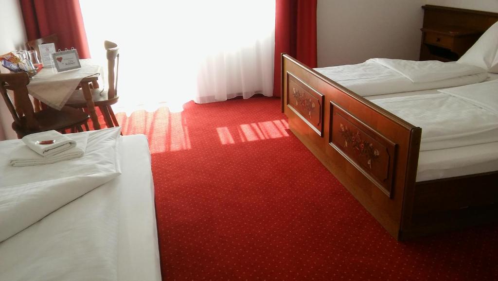 Postel nebo postele na pokoji v ubytování Hotel Restaurant Schwartz