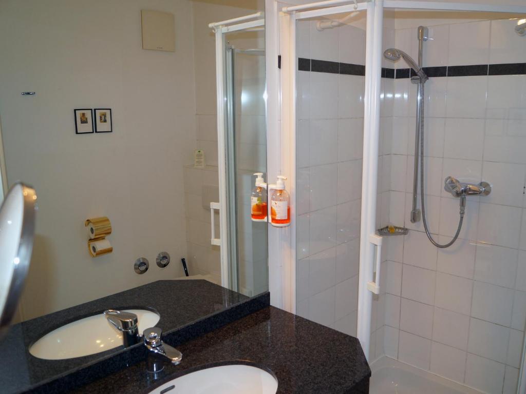 Koupelna v ubytování Entrée Groß Borstel Garni Hotel