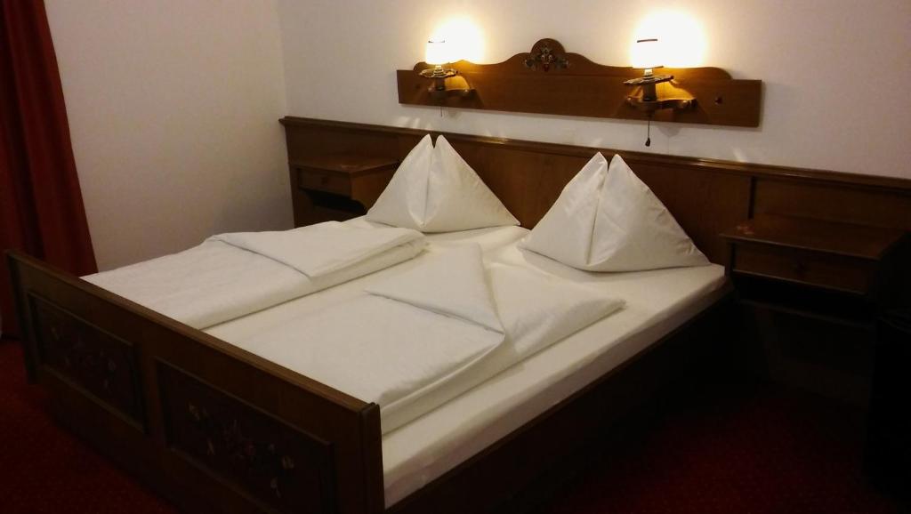 Postel nebo postele na pokoji v ubytování Hotel Restaurant Schwartz