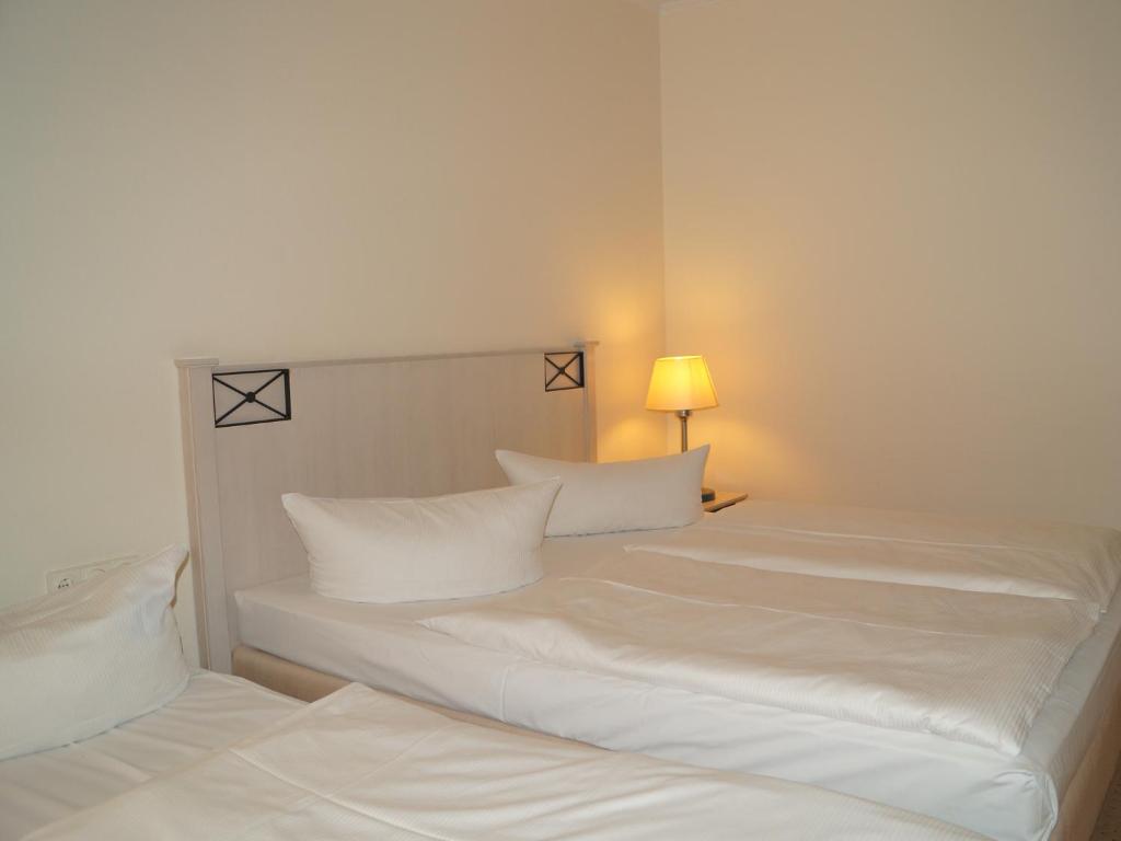 Entrée Groß Borstel Garni Hotel - Resim 33