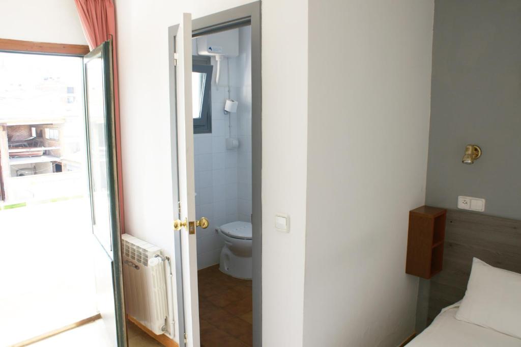 Koupelna v ubytování Hostal Plaja i Pati de Can Plaja