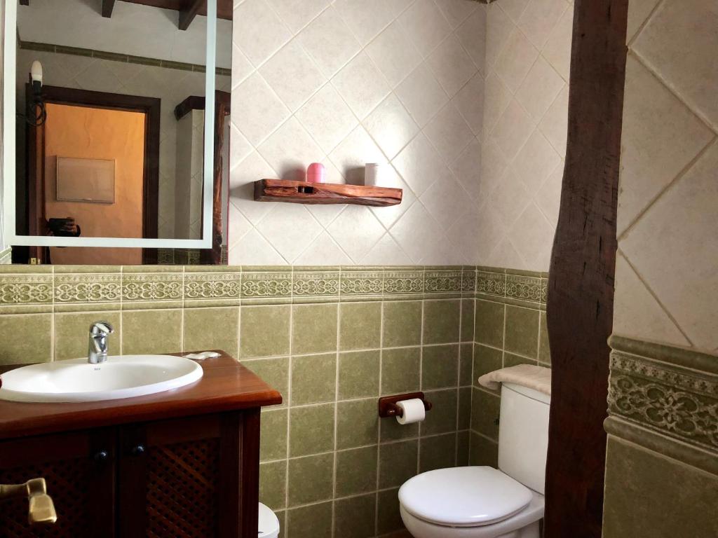 Koupelna v ubytování Casa Rural La Pagarrona