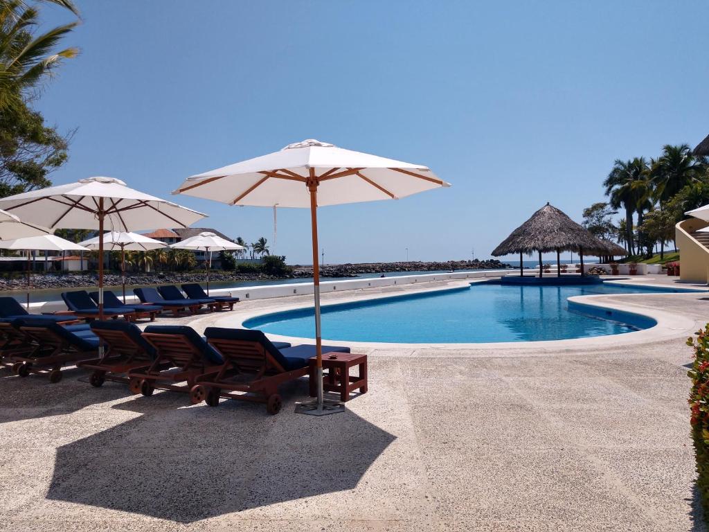 Bazén v ubytování Ixtapa frente al mar nebo v jeho okolí