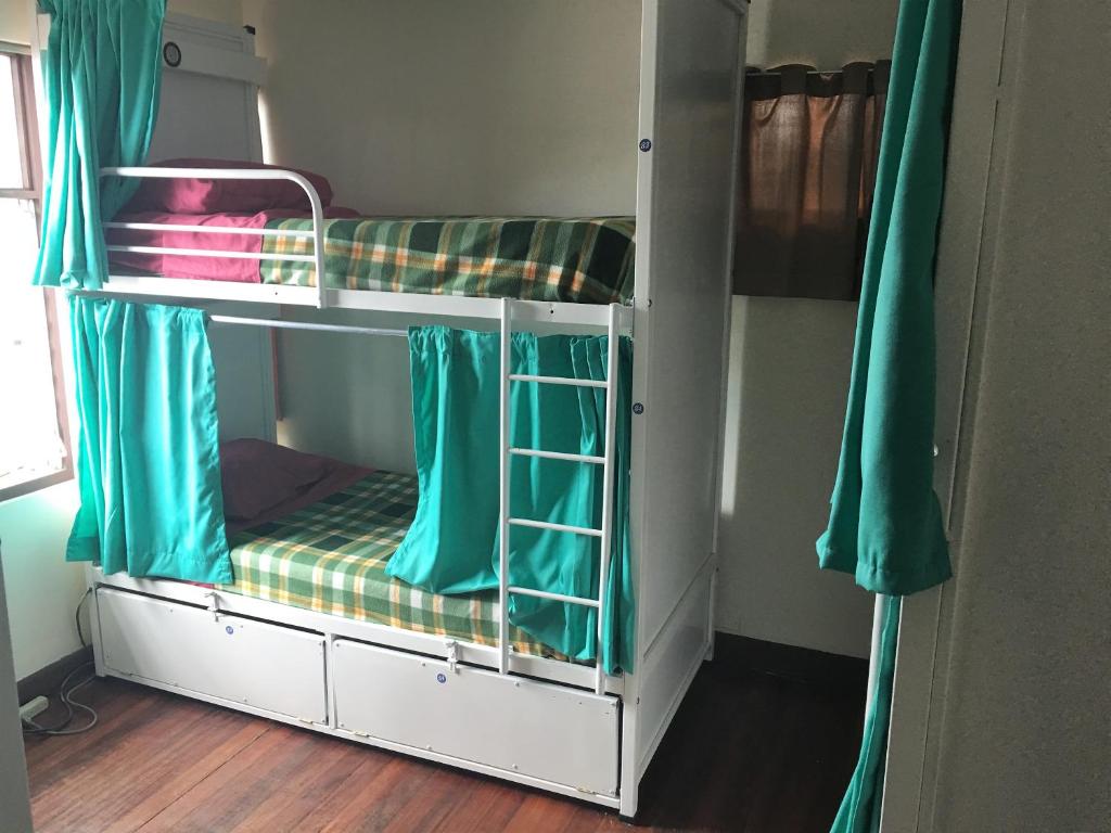 Costa Rica Backpackers - Bed In 6-Bed Male Dormitory Room