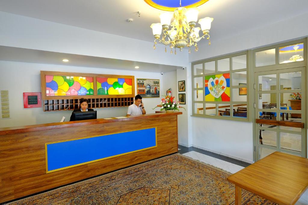 Lounge nebo bar v ubytování Frankfurter Deluxe Inn