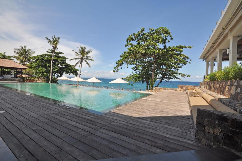 Bazén v ubytování Rajavilla Lombok Resort - Seaside Serenity nebo v jeho okolí