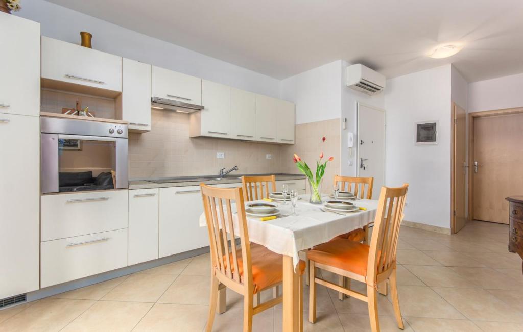 Kuchnia lub aneks kuchenny w obiekcie Apartment Riva Porec