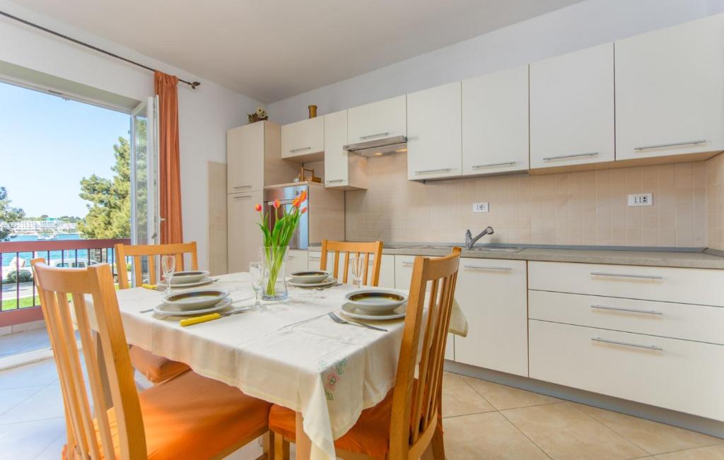 Kuchnia lub aneks kuchenny w obiekcie Apartment Riva Porec