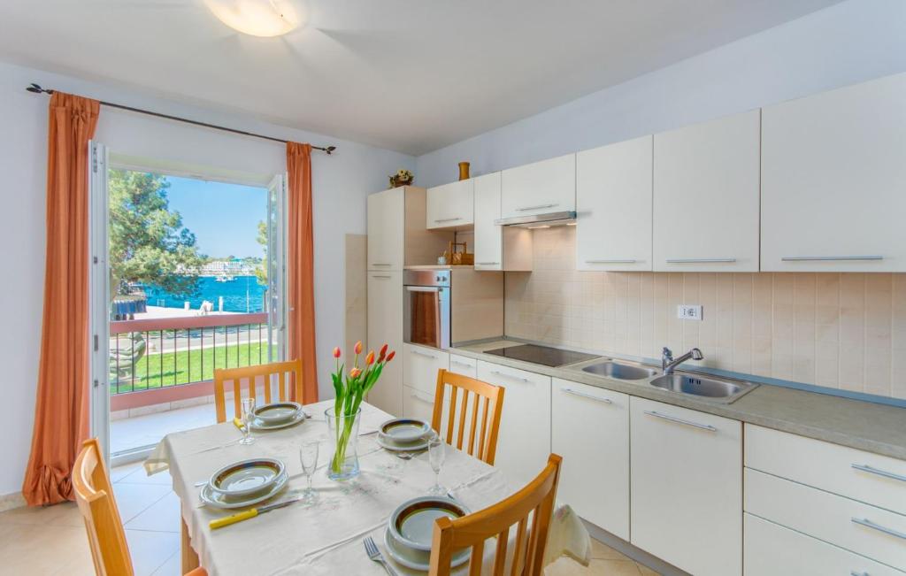Kuchnia lub aneks kuchenny w obiekcie Apartment Riva Porec