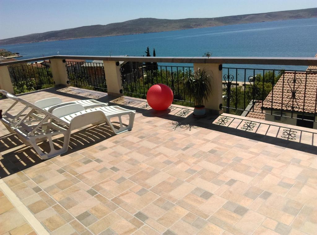 a balcony with a view of the water at Apartments Europa - bed and breakfast in Starigrad