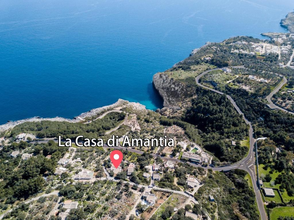 CorsanoにあるLa Casa di Amantiaの赤いマーカー付きアマルフィ海岸のアナミックビュー