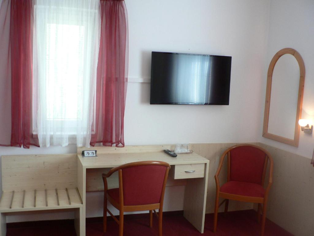 TV a/nebo společenská místnost v ubytování Pension Miltom