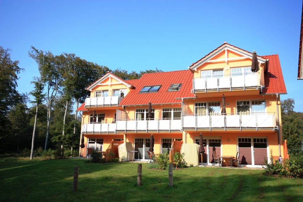 a large house with an orange roof at Ferienwohnungen Seevogel in Ostseebad Koserow