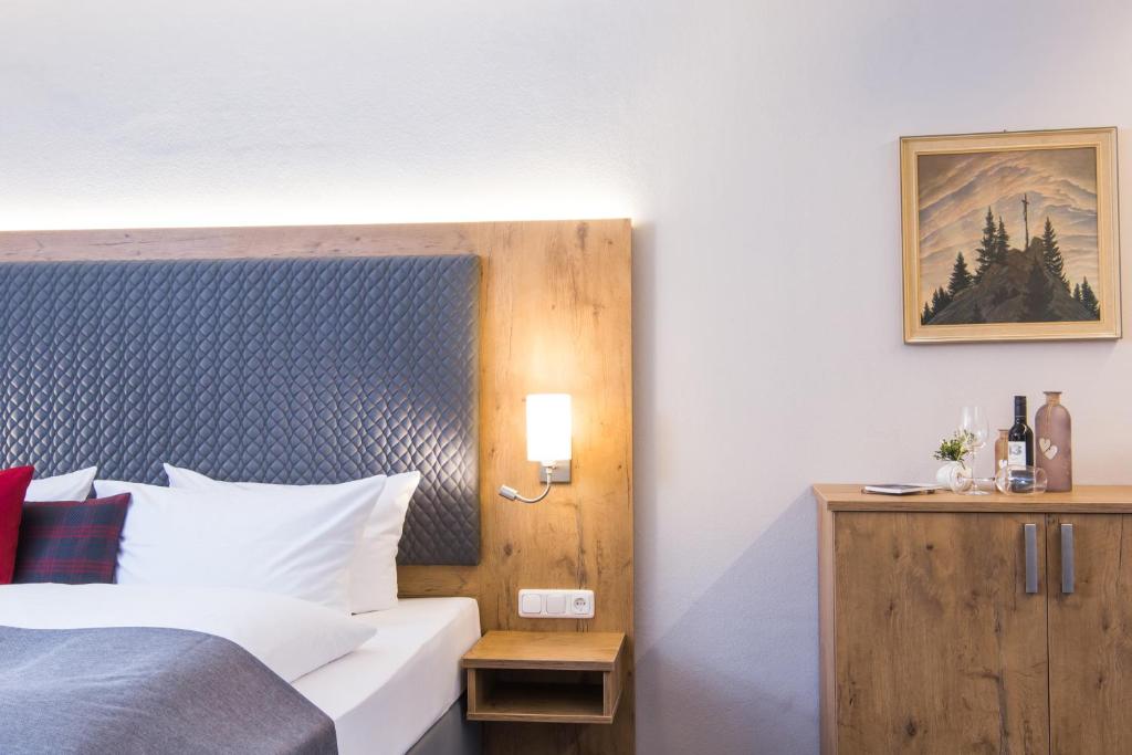 Postel nebo postele na pokoji v ubytování Genusshotel "Zum Wendl"