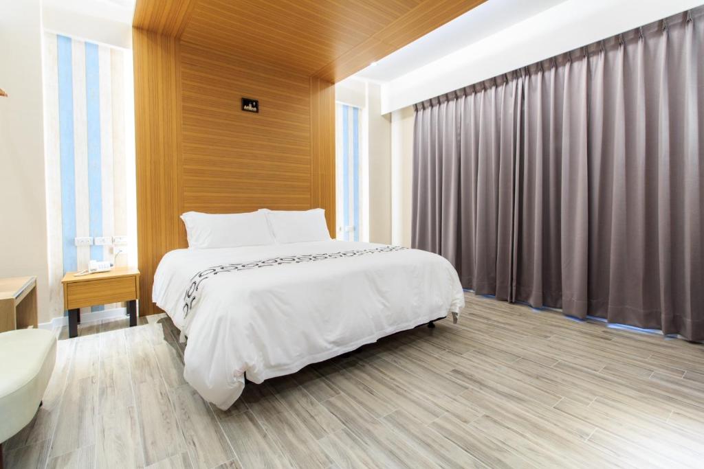 Postel nebo postele na pokoji v ubytování Urban Oasis Inn