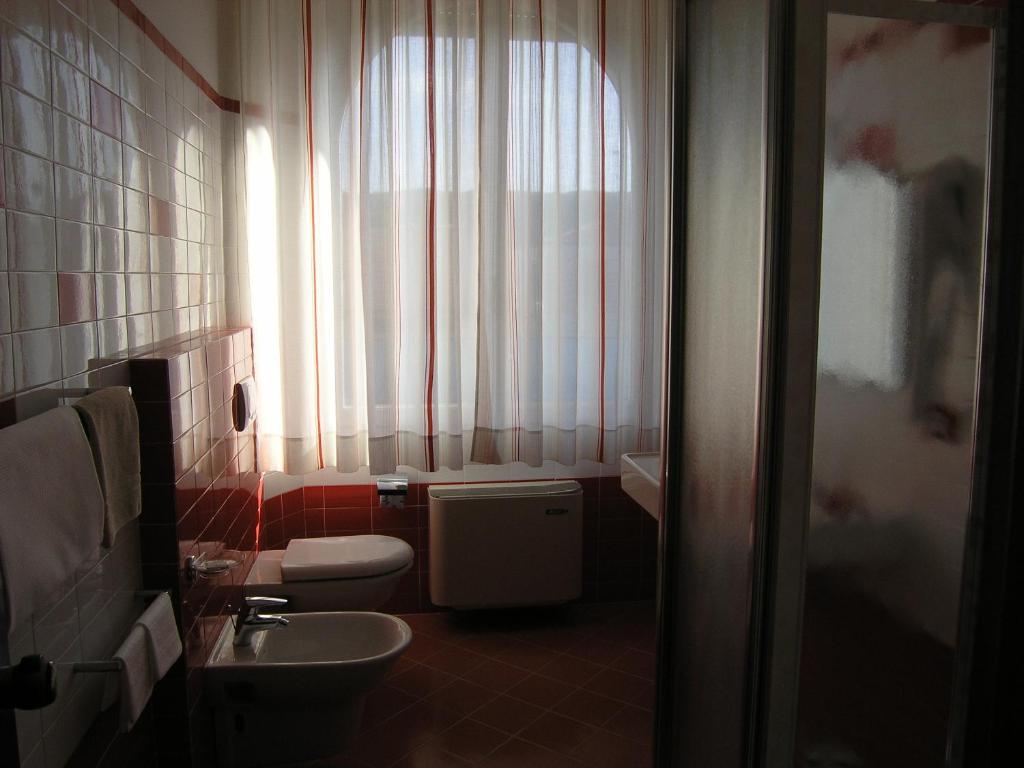 Koupelna v ubytování Elba Hotel