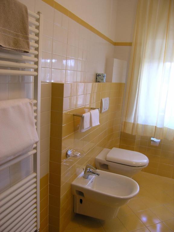 Koupelna v ubytování Elba Hotel