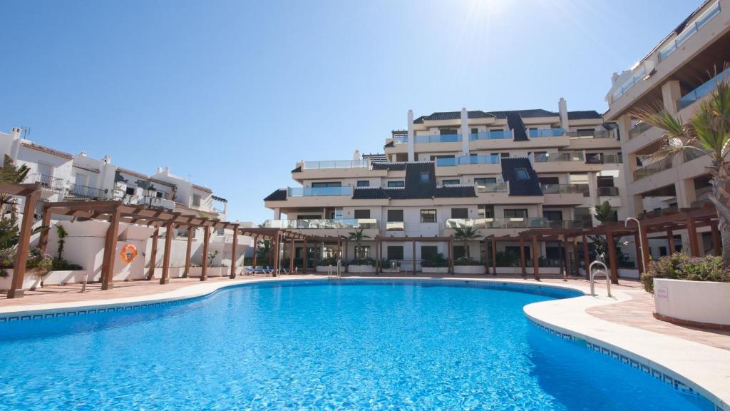 The swimming pool at or close to Marina del Castillo 136